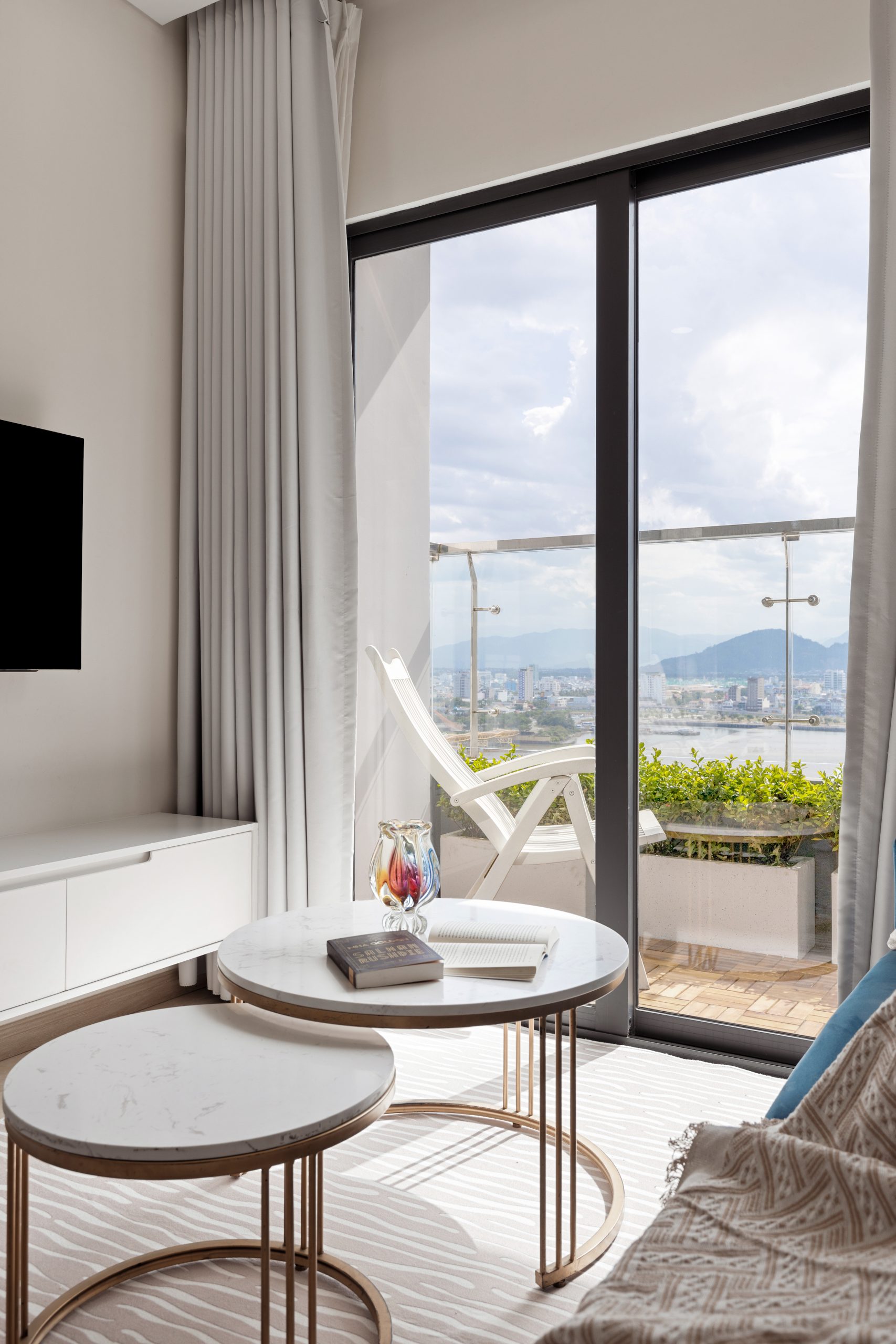 Dự án chụp ảnh căn hộ Airbnb Monarchy 07